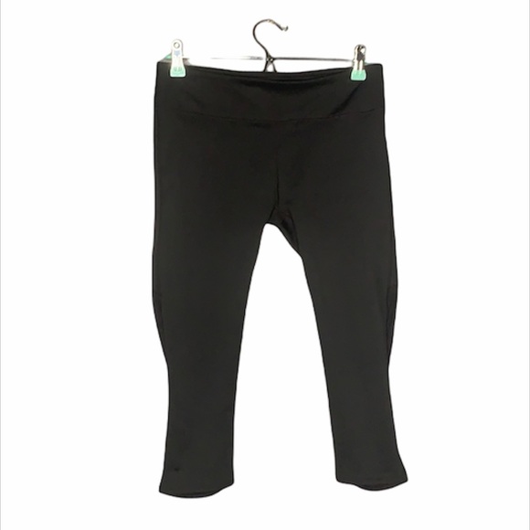 Fabletics Pants - FABLETICS Mid-Rise Mesh Black Capri